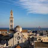 ...e l�alto campanile